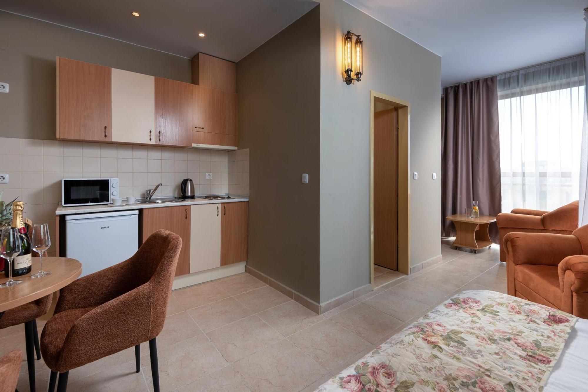 Hotel Avenue Napospart Kültér fotó