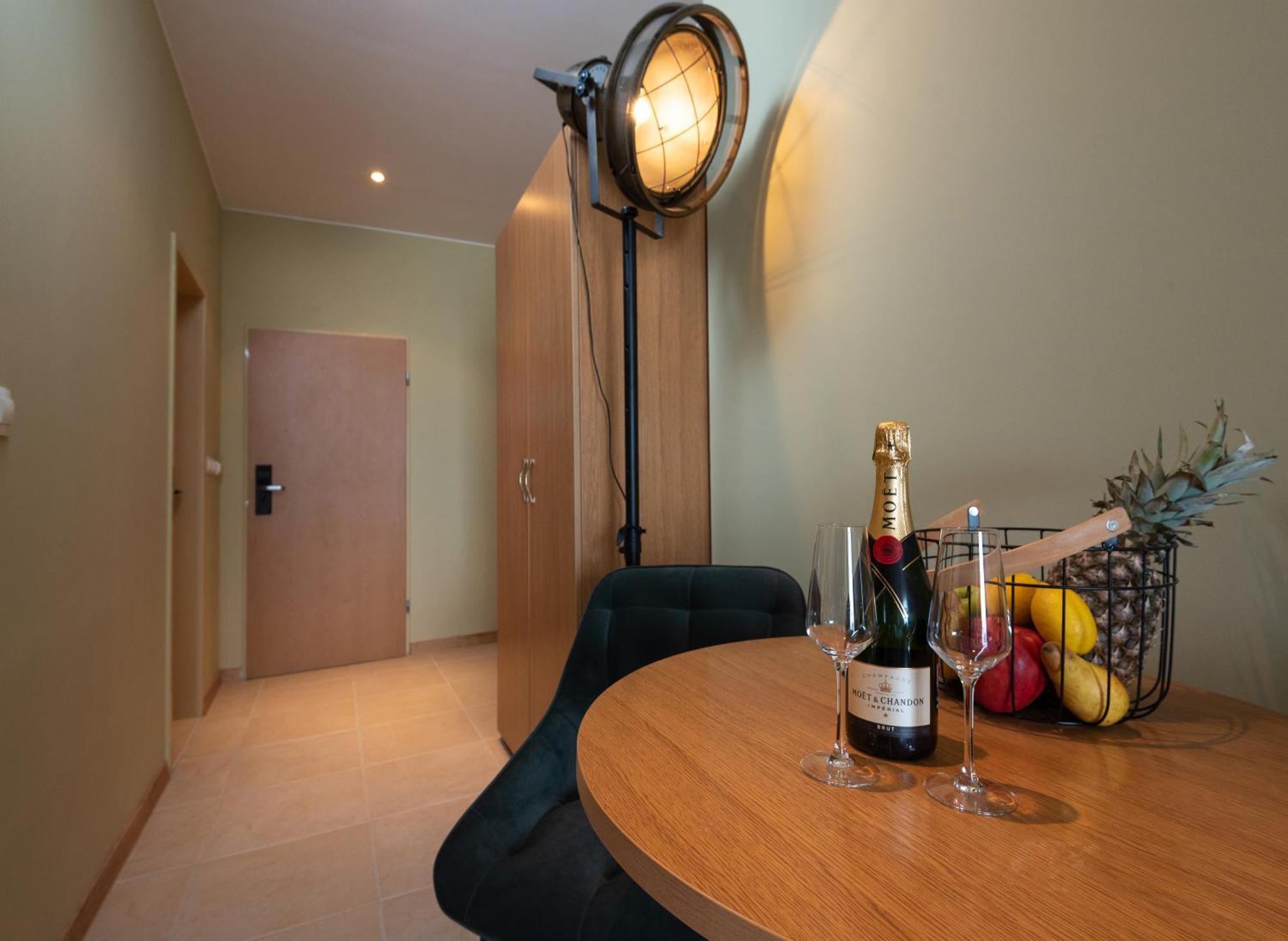 Hotel Avenue Napospart Kültér fotó
